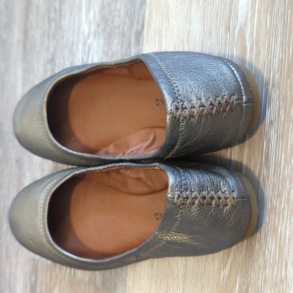 Lucky brand pewter Emmie flat. - Picture 2 of 4